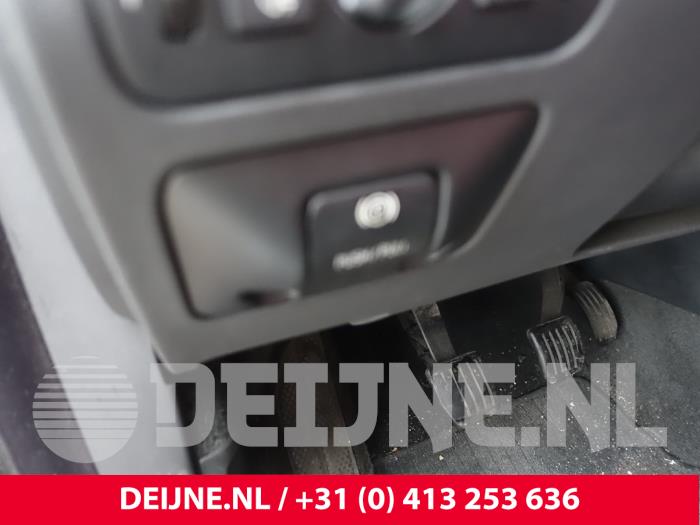 Volvo V70 2.0 D 16V Épave (2008, Noir)
