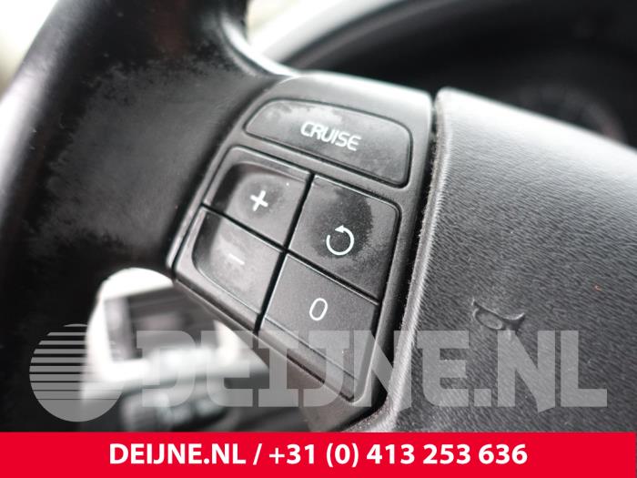 Volvo V70 2.0 D 16V Épave (2008, Noir)