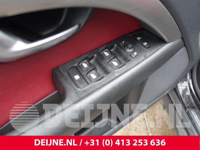 Volvo V70 2.0 D 16V Épave (2008, Noir)