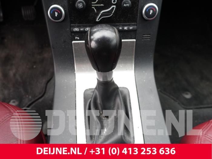 Volvo V70 2.0 D 16V Épave (2008, Noir)