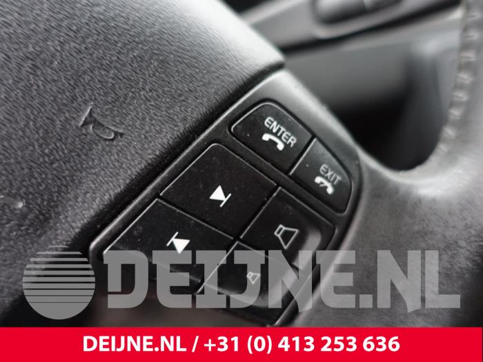 Volvo V70 2.0 D 16V Épave (2008, Noir)