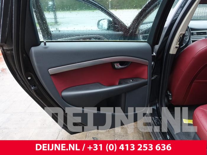 Volvo V70 2.0 D 16V Épave (2008, Noir)