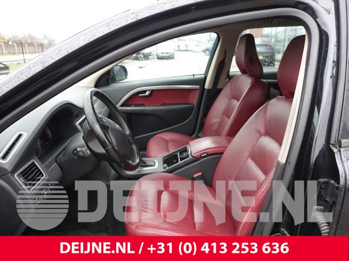 Volvo V70 2.0 D 16V Épave (2008, Noir)