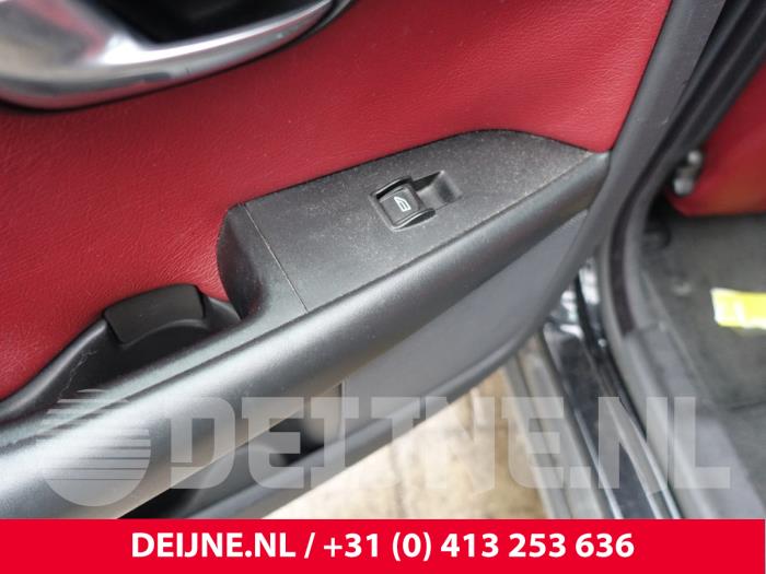 Volvo V70 2.0 D 16V Épave (2008, Noir)