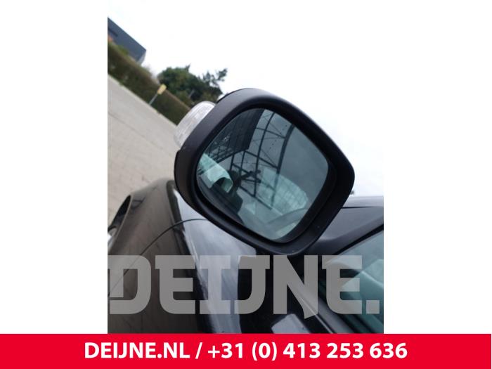 Volvo C70 2.4 D5 20V Autom. Schrottauto (2009, Schwarz)