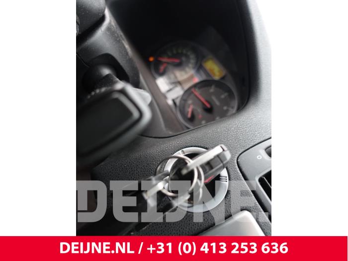 Volvo C70 2.4 D5 20V Autom. Schrottauto (2009, Schwarz)
