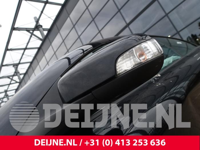 Volvo C70 2.4 D5 20V Autom. Schrottauto (2009, Schwarz)