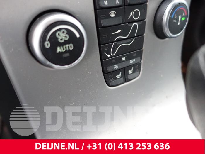 Volvo C70 2.4 D5 20V Autom. Schrottauto (2009, Schwarz)
