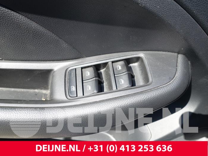 MG ZS EV Skrotfordon (2019, WIT)