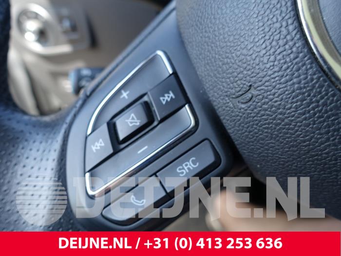 MG ZS EV Skrotfordon (2019, WIT)