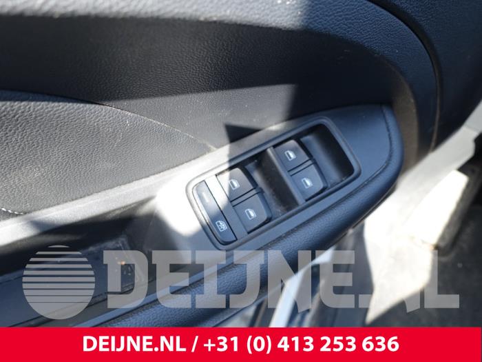 MG ZS EV Skrotfordon (2019, WIT)