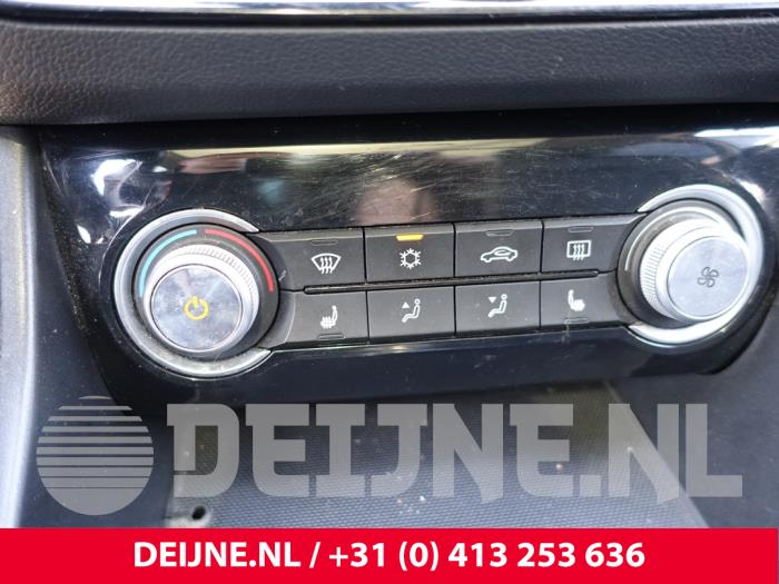 MG ZS EV Skrotfordon (2019, WIT)