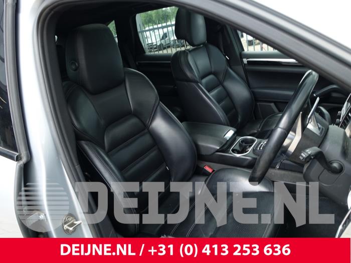 Porsche Cayenne II 3.0 D V6 24V Vehículo de desguace (2015, Gris plateado)