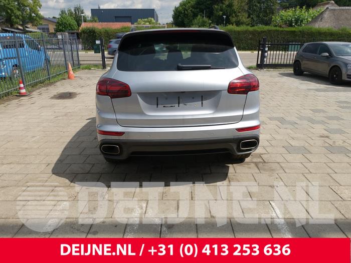 Porsche Cayenne II 3.0 D V6 24V Vehículo de desguace (2015, Gris plateado)