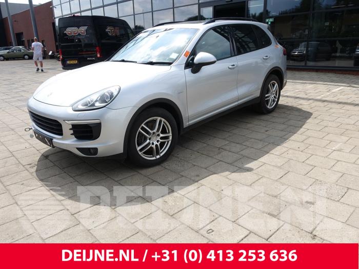 Porsche Cayenne II 3.0 D V6 24V Vehículo de desguace (2015, Gris plateado)