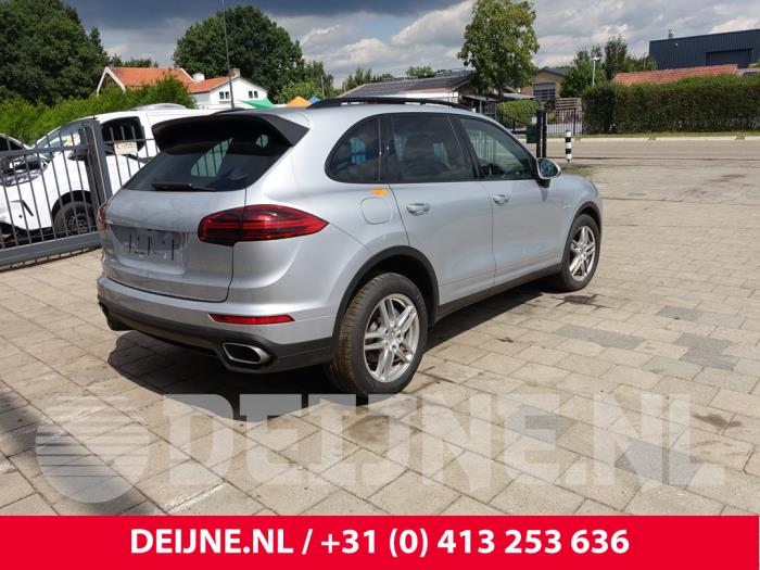 Porsche Cayenne II 3.0 D V6 24V Vehículo de desguace (2015, Gris plateado)