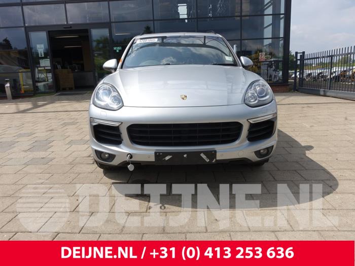 Porsche Cayenne II 3.0 D V6 24V Vehículo de desguace (2015, Gris plateado)