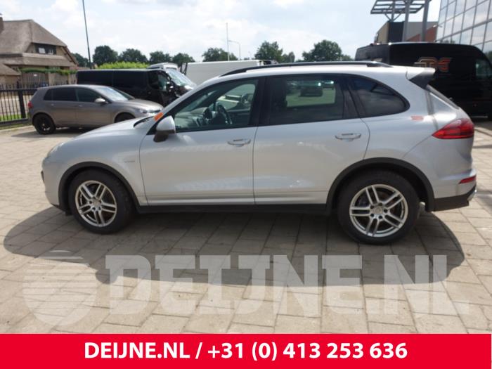 Porsche Cayenne II 3.0 D V6 24V Vehículo de desguace (2015, Gris plateado)
