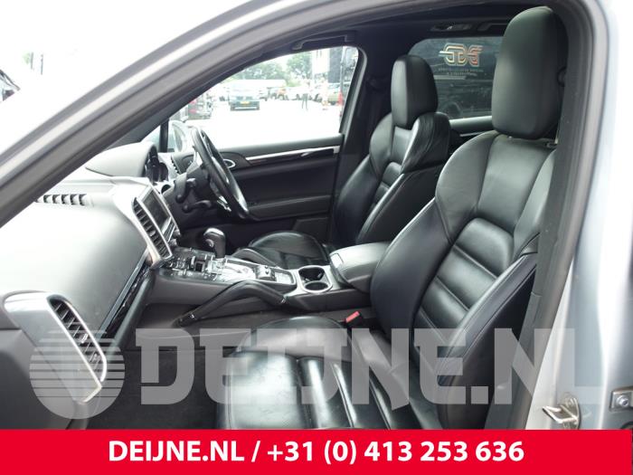 Porsche Cayenne II 3.0 D V6 24V Vehículo de desguace (2015, Gris plateado)