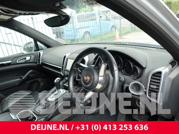 Porsche Cayenne II 3.0 D V6 24V Vehículo de desguace (2015, Gris plateado)