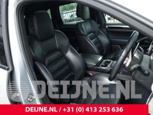 Porsche Cayenne II 3.0 D V6 24V Vehículo de desguace (2015, Gris plateado)