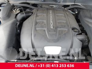 Porsche Cayenne II 3.0 D V6 24V Vehículo de desguace (2015, Gris plateado)