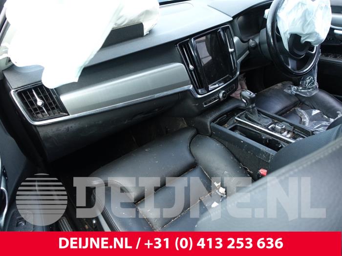 Volvo V90 II 2.0 D4 16V Épave (2019, Gris)