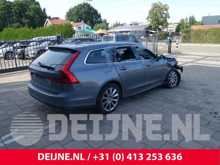 Volvo V90 II 2.0 D4 16V Épave (2019, Gris)