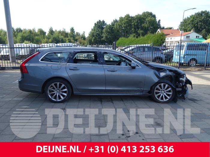 Volvo V90 II 2.0 D4 16V Épave (2019, Gris)