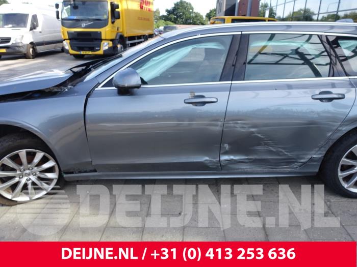 Volvo V90 II 2.0 D4 16V Épave (2019, Gris)