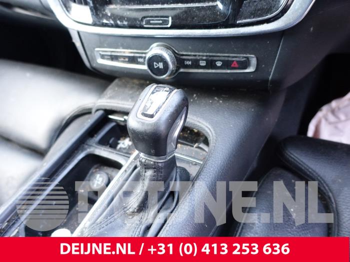 Volvo V90 II 2.0 D4 16V Épave (2019, Gris)