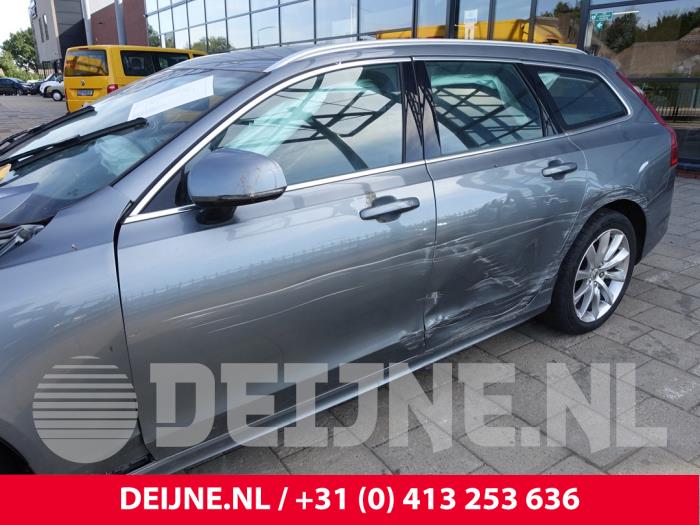 Volvo V90 II 2.0 D4 16V Épave (2019, Gris)