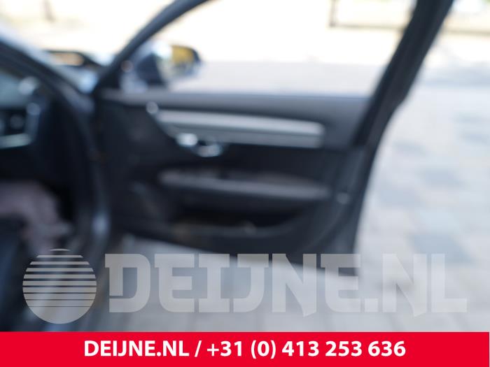 Volvo V90 II 2.0 D4 16V Épave (2019, Gris)