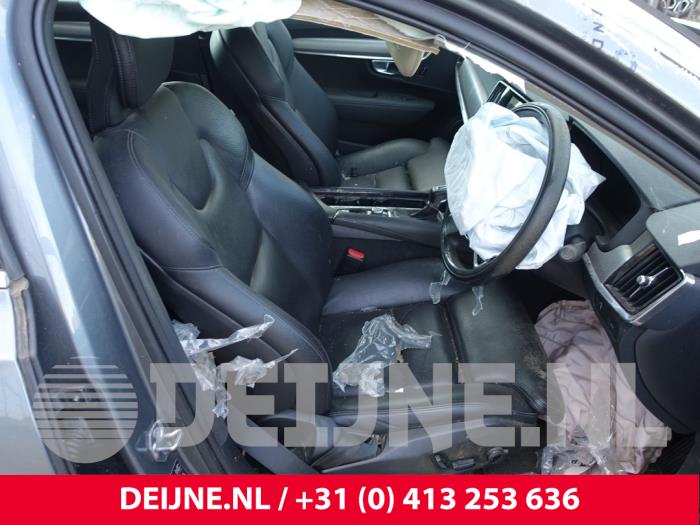 Volvo V90 II 2.0 D4 16V Épave (2019, Gris)