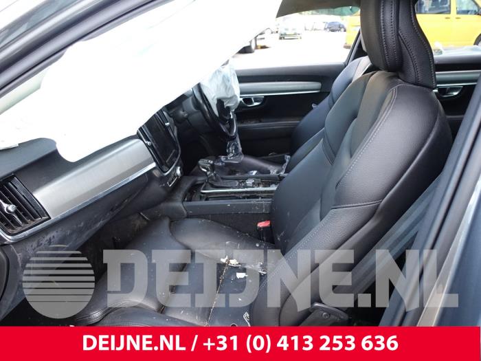 Volvo V90 II 2.0 D4 16V Épave (2019, Gris)