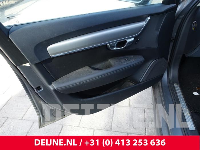 Volvo V90 II 2.0 D4 16V Épave (2019, Gris)