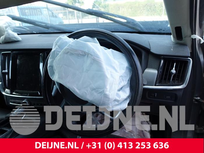 Volvo V90 II 2.0 D4 16V Épave (2019, Gris)