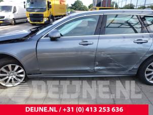 Volvo V90 II 2.0 D4 16V Épave (2019, Gris)