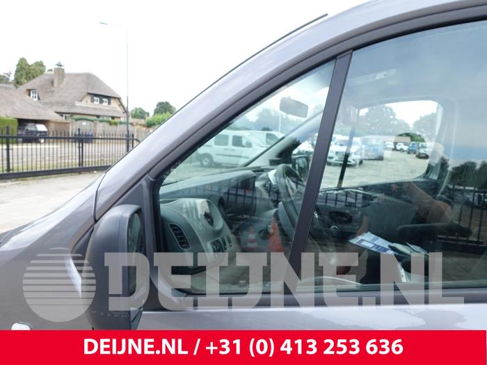 Renault Trafic 1.6 dCi Twin Turbo Épave (2017, Foncé, Gris)