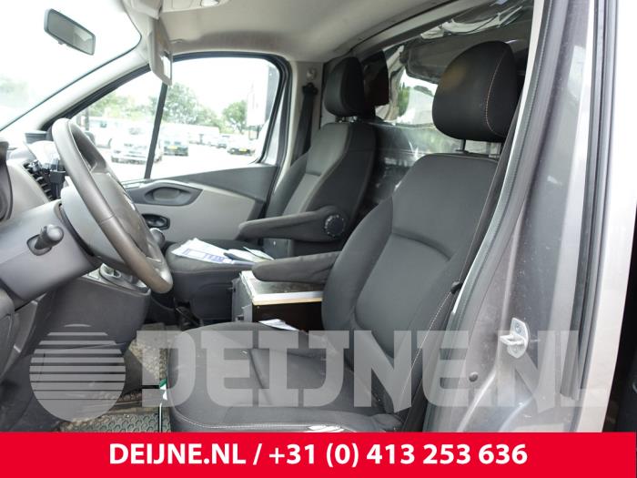 Renault Trafic 1.6 dCi Twin Turbo Épave (2017, Foncé, Gris)