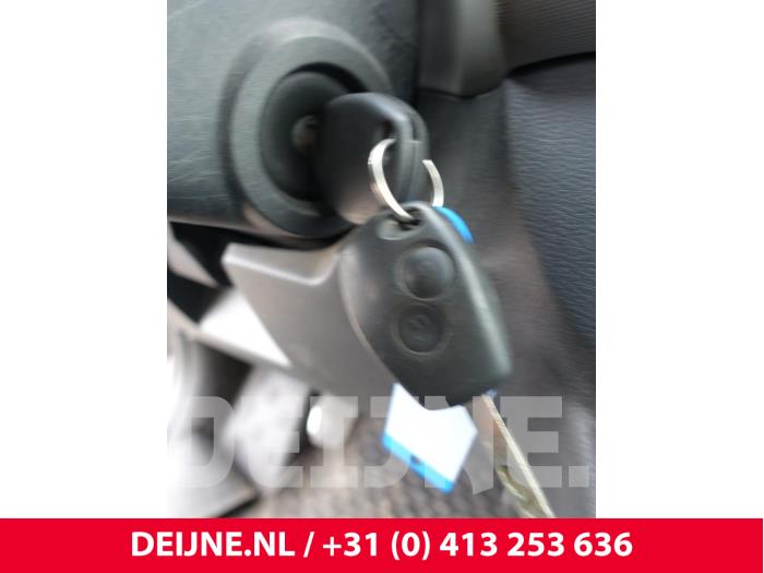 Renault Trafic 1.6 dCi Twin Turbo Épave (2017, Foncé, Gris)