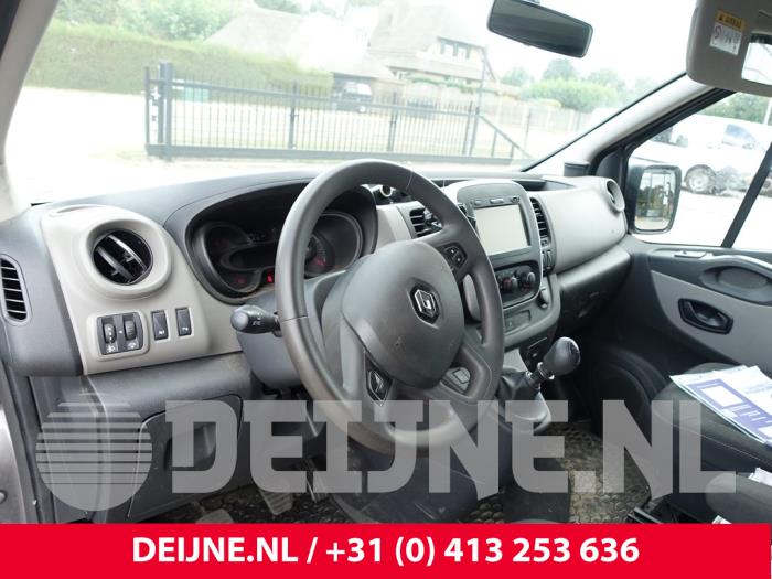 Renault Trafic 1.6 dCi Twin Turbo Épave (2017, Foncé, Gris)