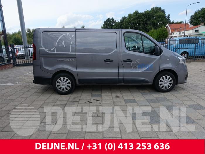 Renault Trafic 1.6 dCi Twin Turbo Épave (2017, Foncé, Gris)