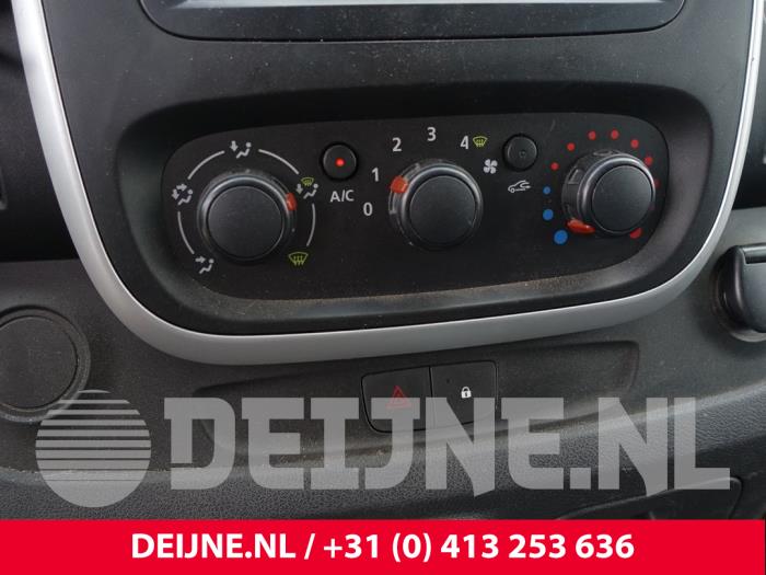 Renault Trafic 1.6 dCi Twin Turbo Épave (2017, Foncé, Gris)