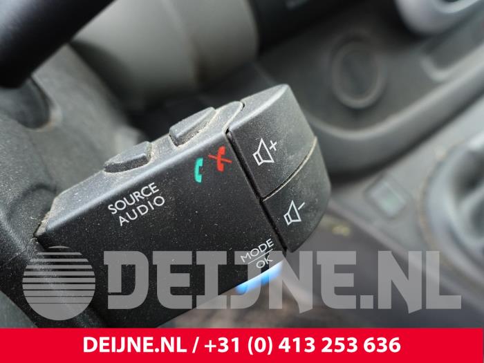 Renault Trafic 1.6 dCi Twin Turbo Épave (2017, Foncé, Gris)