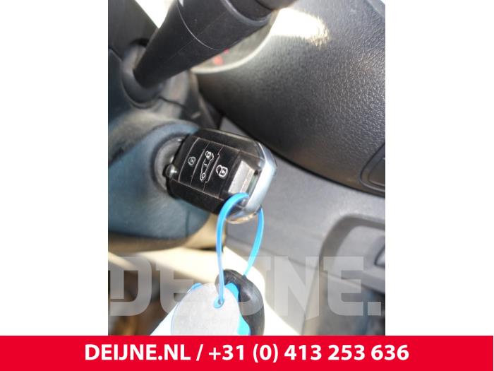 Opel Vivaro 2.0 CDTI 122 Épave (2020, Blanc)