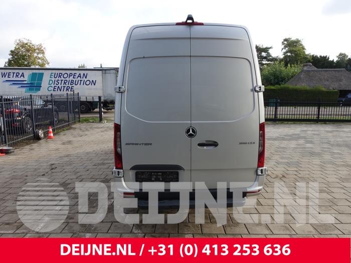 Mercedes Sprinter 3,5t 319 CDI 3.0 V6 24V RWD Vehículo de desguace (2021, Gris plateado)
