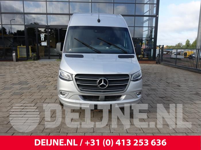 Mercedes Sprinter 3,5t 319 CDI 3.0 V6 24V RWD Vehículo de desguace (2021, Gris plateado)
