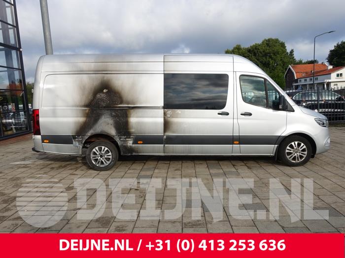 Mercedes Sprinter 3,5t 319 CDI 3.0 V6 24V RWD Vehículo de desguace (2021, Gris plateado)