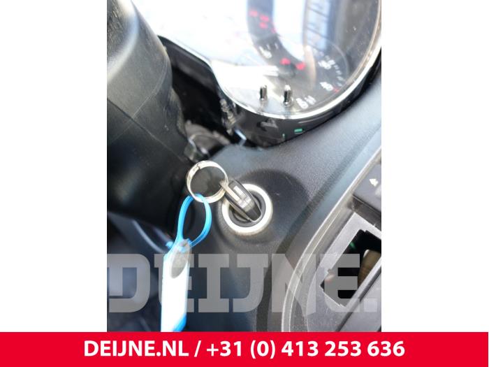 Mercedes Vito Tourer 1.6 109 CDI 16V Samochód złomowany (2017, Bialy)